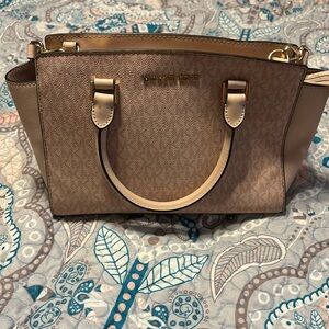 Micheal Kors purse